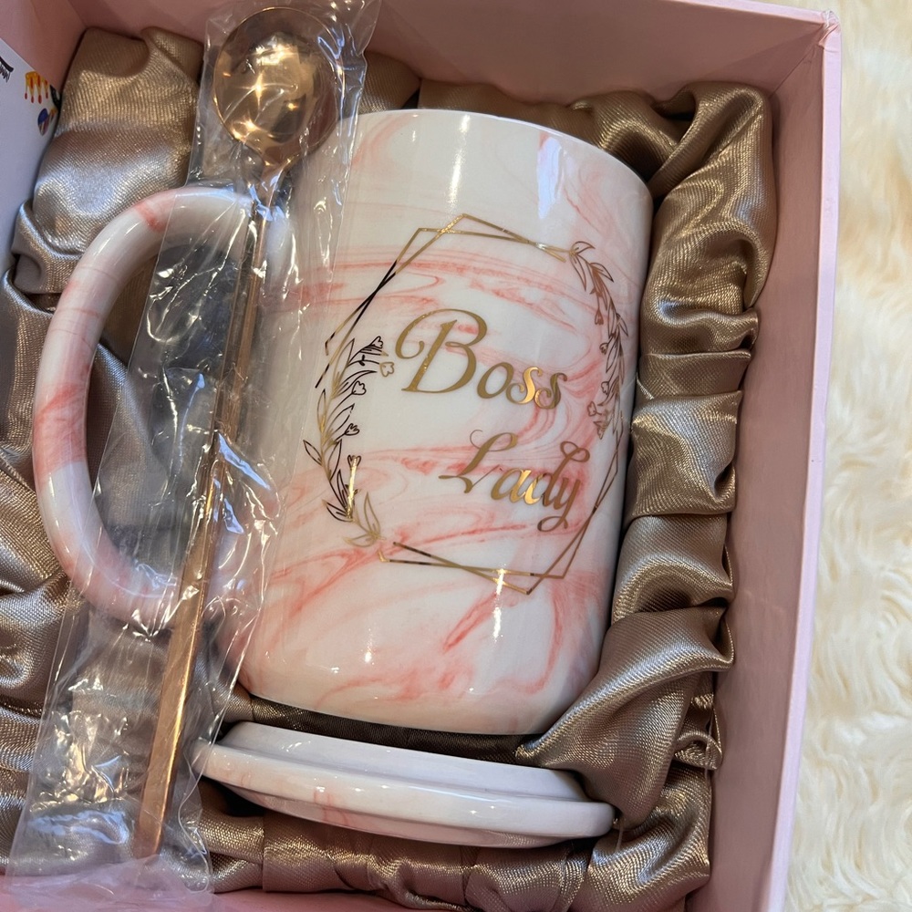 Ceramic Coffee Mug with lid and gold spoon